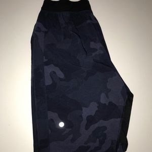 Lululemon Men T.H.E. Shorts Camo Shorts 9" M